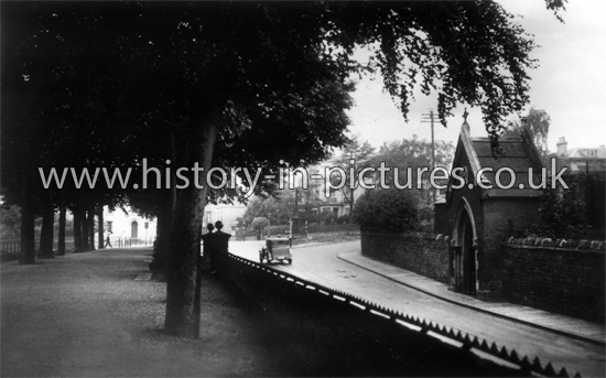 Thomas A Becket's Well, Bedford Road, Northampton. c.1930's.